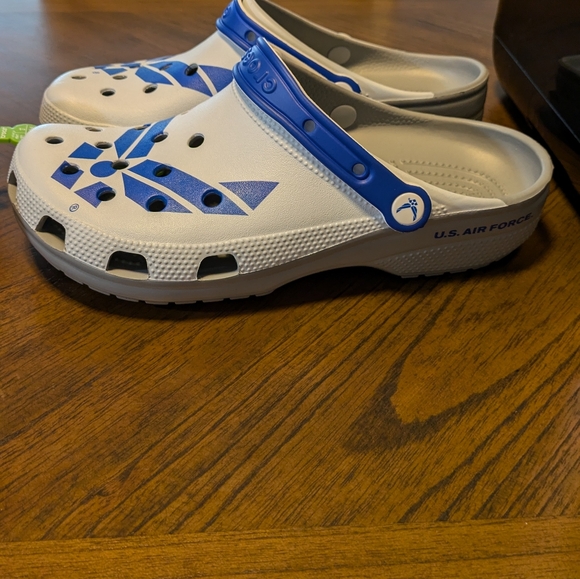 Crocs - Picture 2 of 4